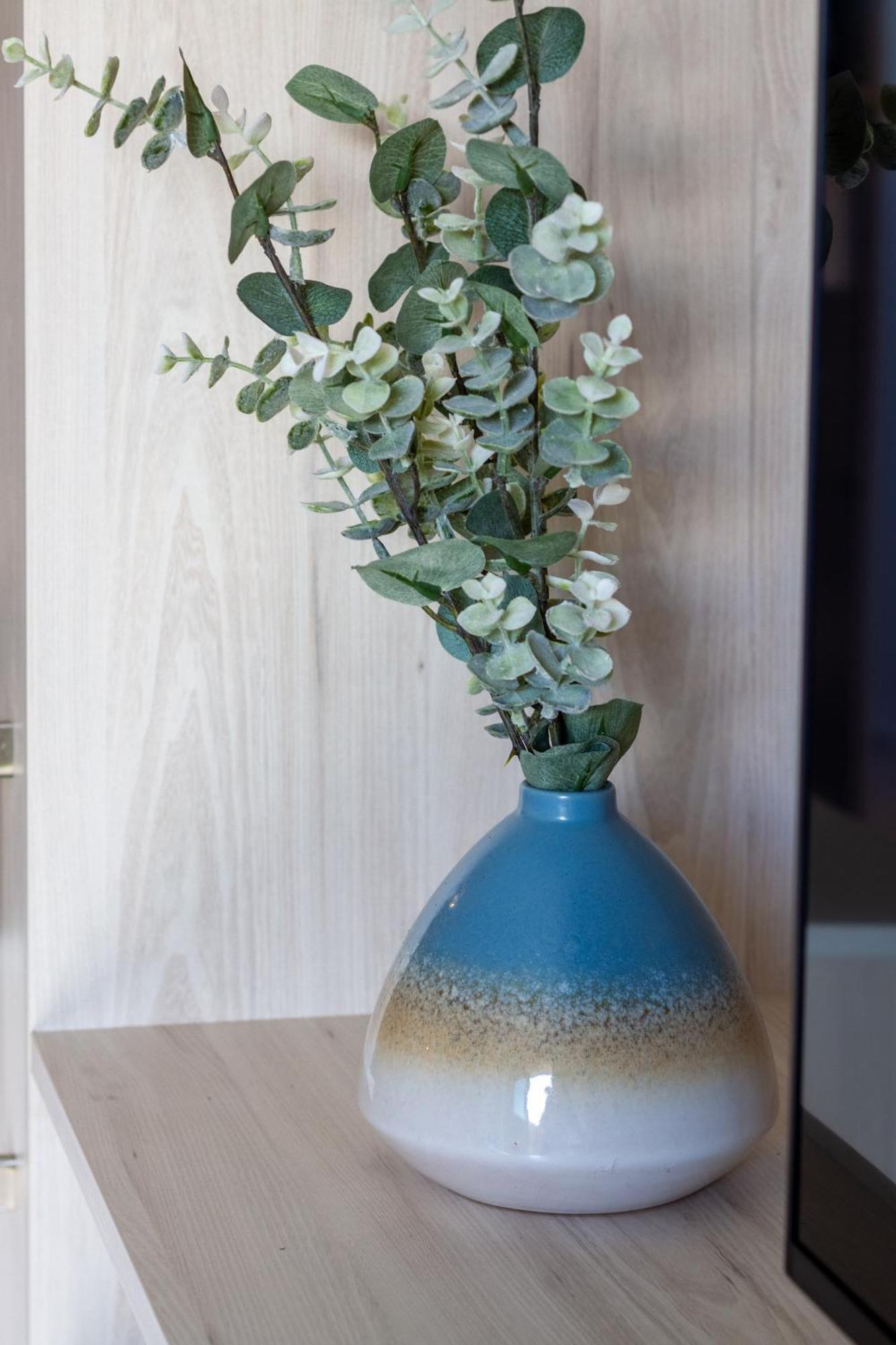 Downtown Delight: Studio At 8 Wilmer With Backyard Christchurch Esterno foto