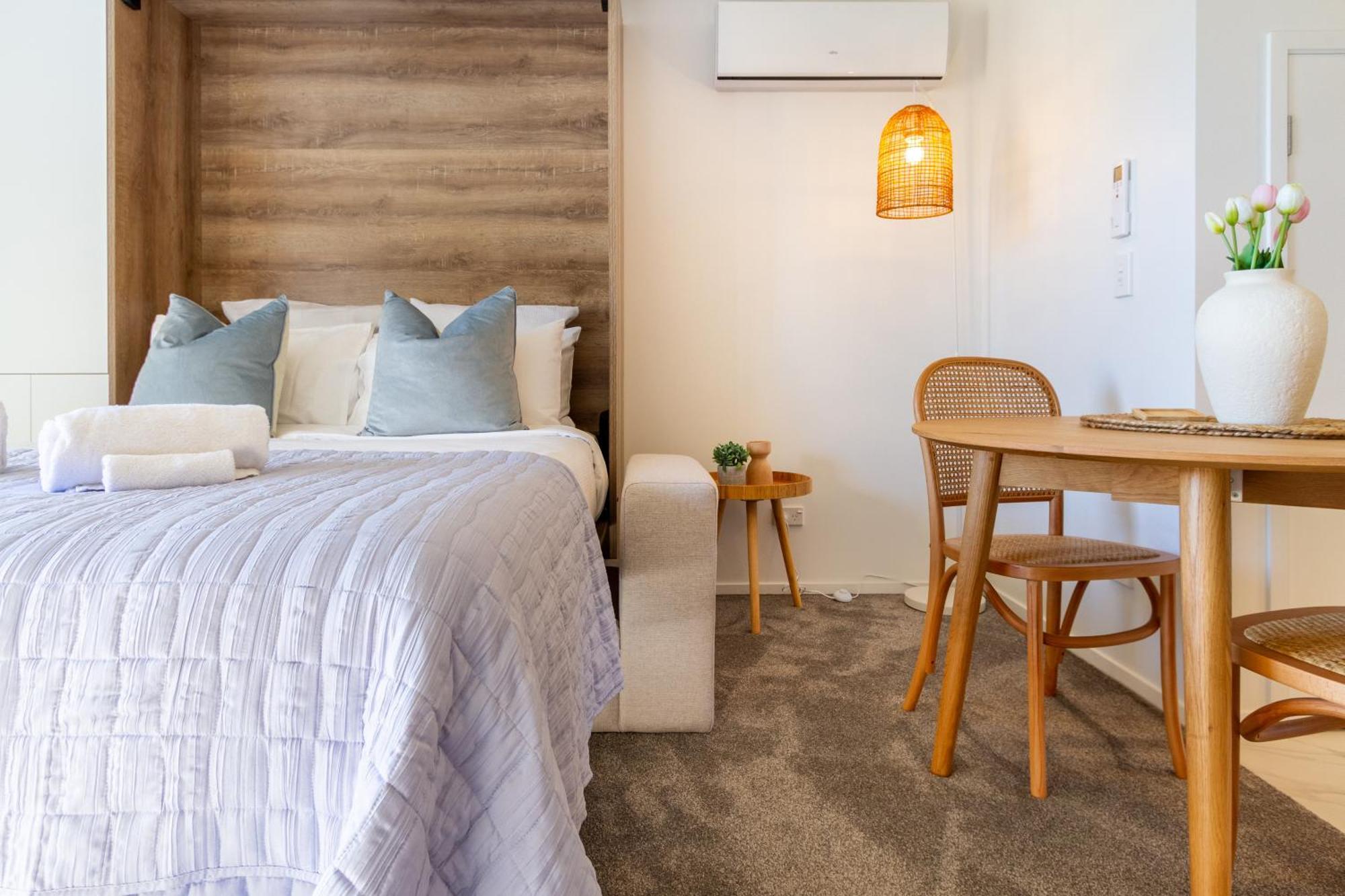 Downtown Delight: Studio At 8 Wilmer With Backyard Christchurch Esterno foto