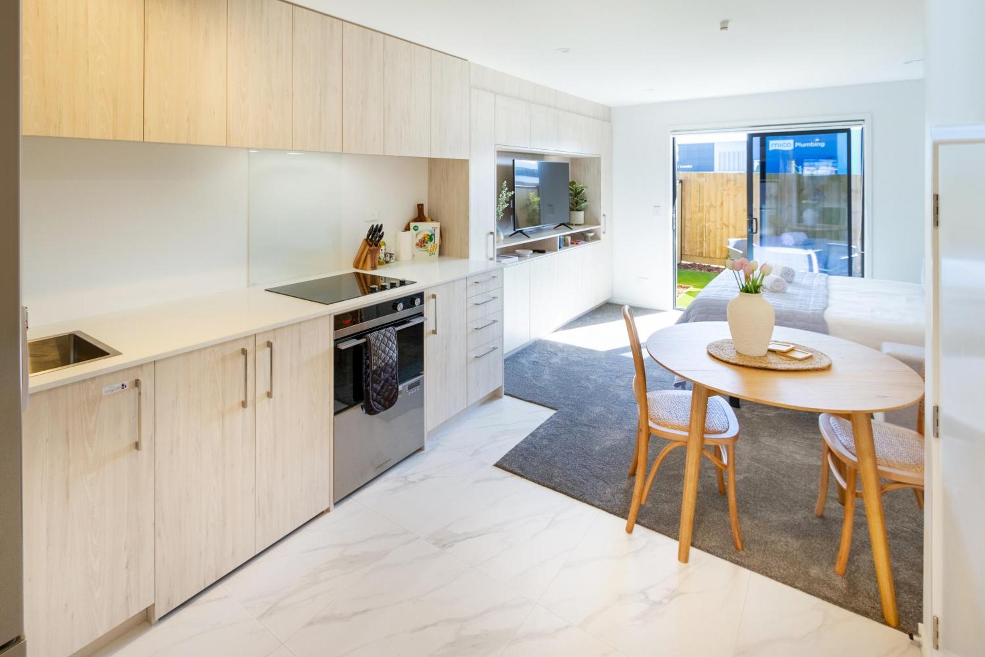 Downtown Delight: Studio At 8 Wilmer With Backyard Christchurch Esterno foto