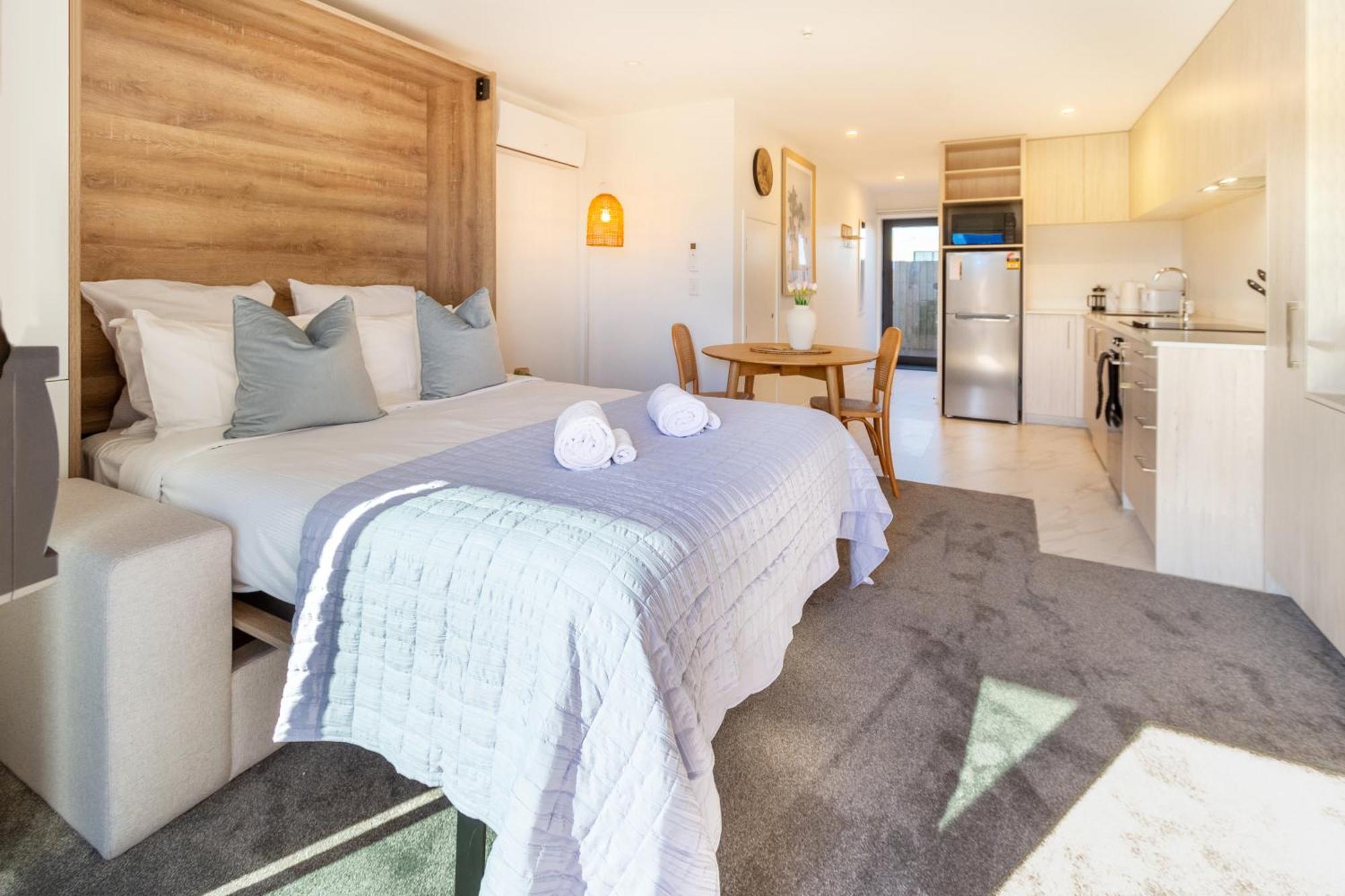 Downtown Delight: Studio At 8 Wilmer With Backyard Christchurch Esterno foto