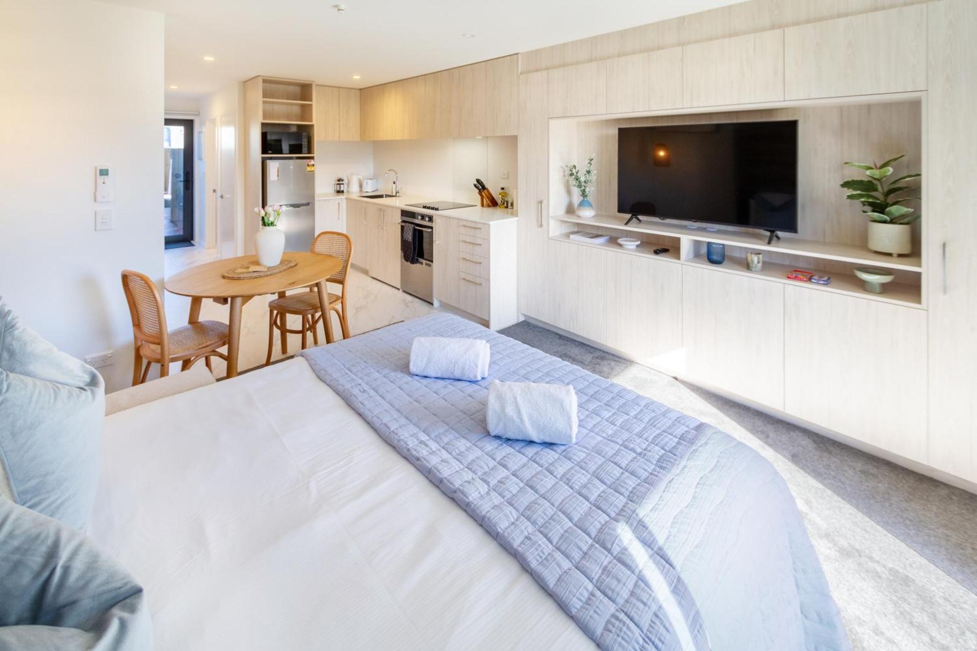 Downtown Delight: Studio At 8 Wilmer With Backyard Christchurch Esterno foto